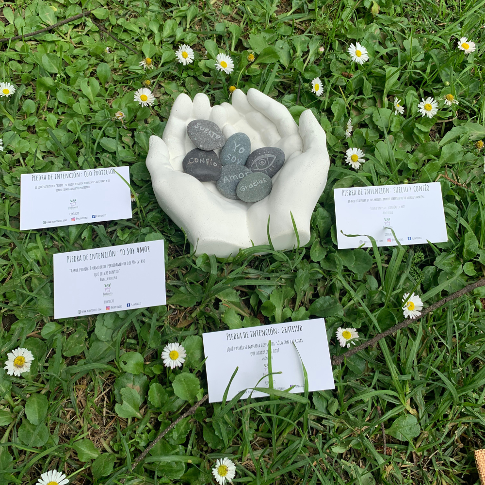 Manos Grises + Colección Piedras de Intención